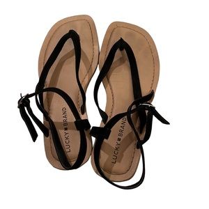 🔥HP🔥 LUCKY thong sandals. Simple black suede. Almost unworn and in EUC.